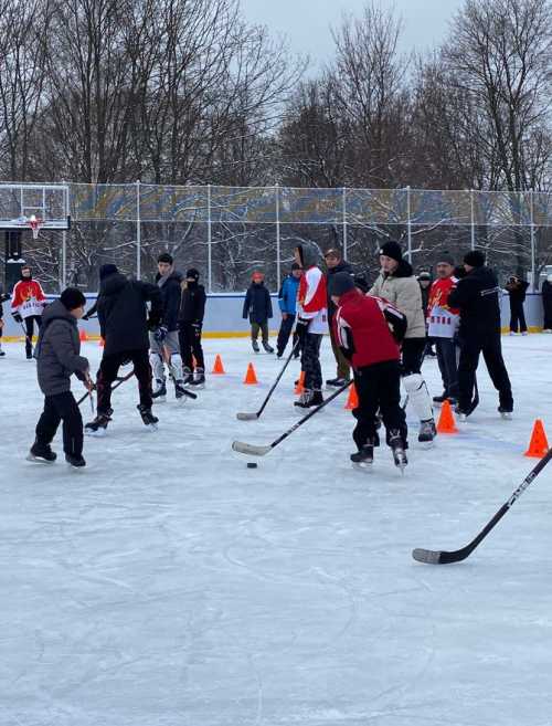 14, 21, 28 января с 13.00 до 14.00 – пройдут семейные хоккейные матчи на катке парка «Ангарские пруды».