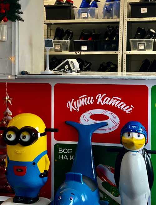 Открылся каток с естественным покрытием в Лианозовском парке.